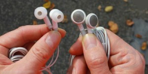 headphones-400x200