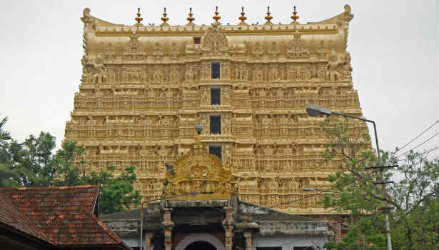 201612081403356978_kerala-high-court-bans-salwars-and-chudidars-in-padmanabha_secvpf