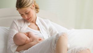 201702131340157831_Mothers-how-to-feed-the-baby_SECVPF