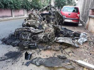 19-1489918407-ashwin-sundar-accident-car