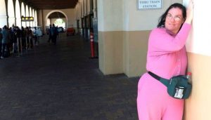 201705271053318238_Woman-marries-a-Train-Station-claiming-shes-spent-36-years_SECVPF