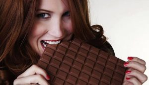 201706171124141290_eat-chocolate-increase-the-pimples_SECVPF