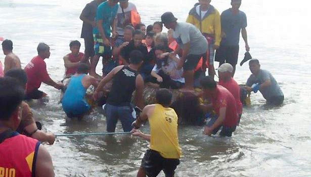 201712220501530930_Four-dead-and-seven-missing-after-ferry-carrying-251-people_SECVPF