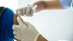 202204260724566933_Tamil_News_infection-others-those-not-vaccinated_SECVPF (1)